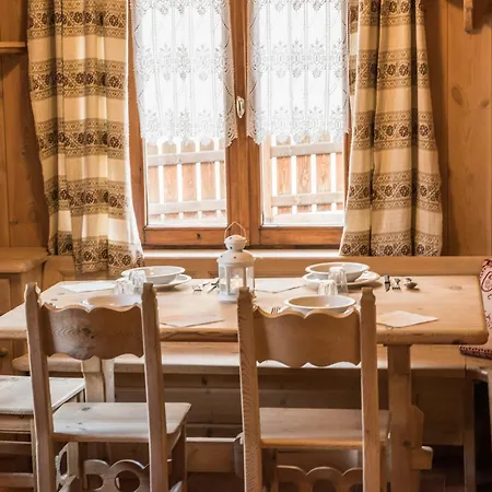 Cusini Saroch Apartament
